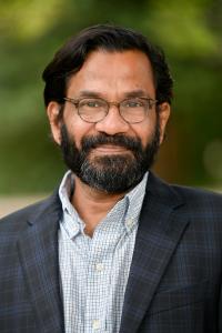 Profile photo of Bento Lobo in a gray jacket.