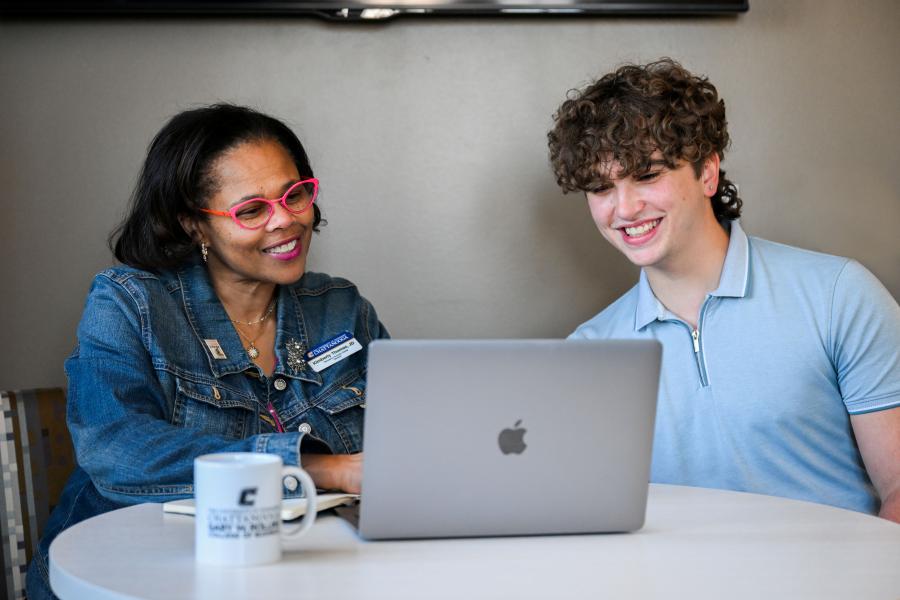 RCOB advisor and a student in front of a laptop looking at the screen.